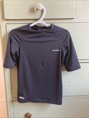 Olaïan Kids Black Short Sleeve Swim Rashguard